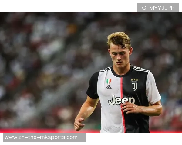 德利赫特：四后卫踢起来我也不会别扭，我能够习惯两种系统